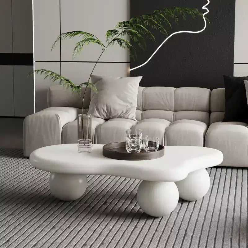 Table basse Nuage avec pieds boules, Table basse centrale irrégulière et moderne