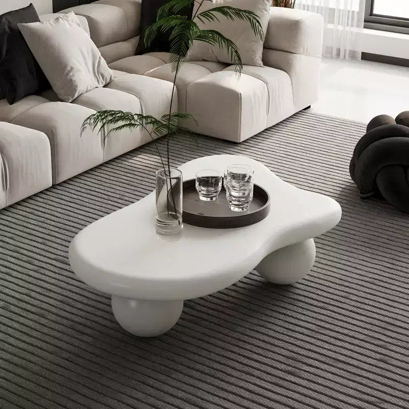 Table basse Nuage avec pieds boules, Table basse centrale irrégulière et moderne